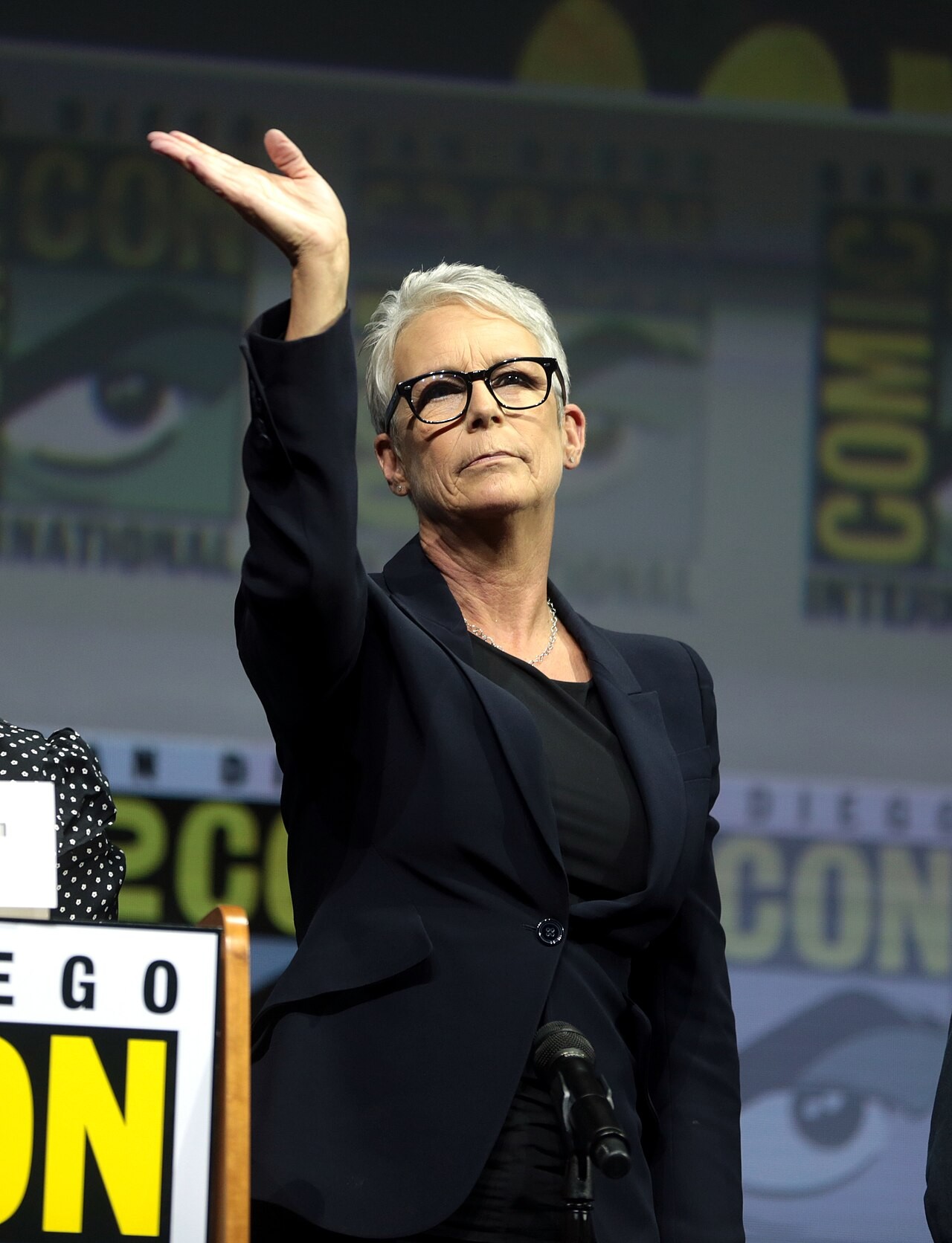 Jamie Lee Curtis waving